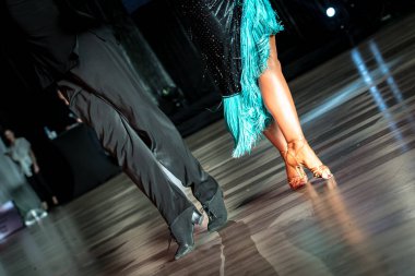 Dans pistinde dans eden çift