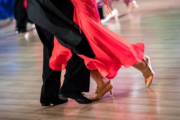 Пара Танцює Стандартний Танець Танцполі — стокове фото