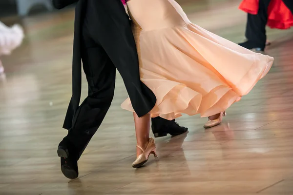 Pareja Bailando Baile Estándar Pista Baile Imagen de archivo