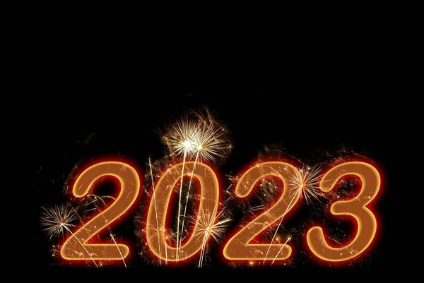 Yeni 2023 Yılı Kara Gökyüzü Arka Planında Kırmızı Havai Fişek — Stok fotoğraf
