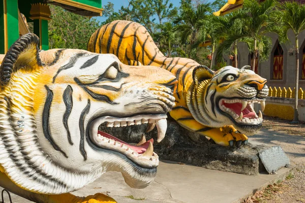 Statues Tigres Entrée Pagode Bouddhiste Tham Sua Près Tiger Cave — Photo