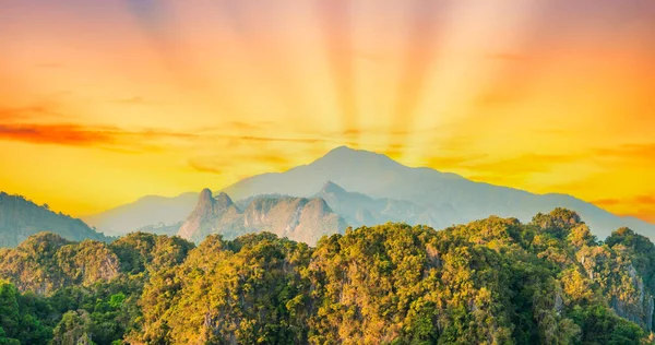 Sunset Landscape Green Mountains Tropical Jungle Forest Sunset Sun — Stock Photo, Image