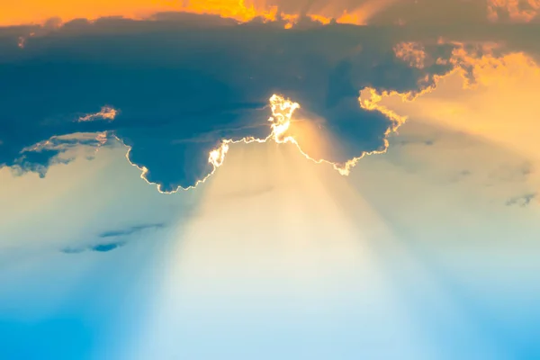 Закат Небо Драматические Облака Заката Заката Солнца Лучи — стоковое фото