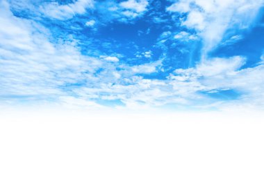 Tasarımınız için beyaz arkaplanda izole edilmiş gökyüzü ve bulutlar