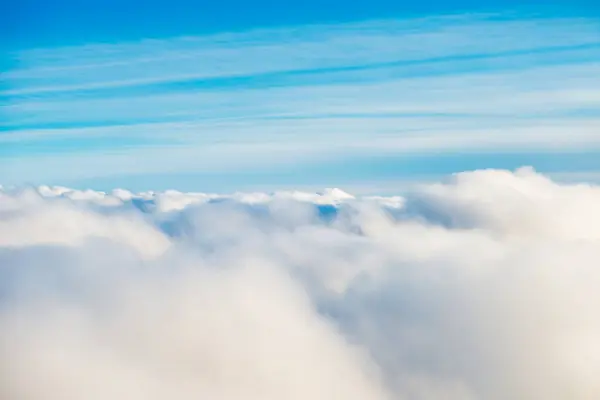 Λευκή Σύννεφα Στον Καταγάλανο Ουρανό Φόντο Cloudscape Εικόνα Αρχείου
