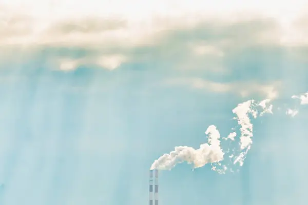 Ipari Csövekből Származó Füst Légszennyezés Mérgező Szmog Stock Fotó