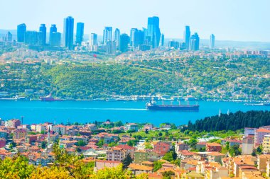 İstanbul şehir manzarası Camlica tepesinden İstanbul 'un Avrupa tarafına kadar. İstanbul şehir manzarası