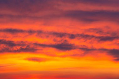 Kırmızı günbatımı bulutları dramatik gökyüzü, dramatik gökyüzü soyut arkaplan