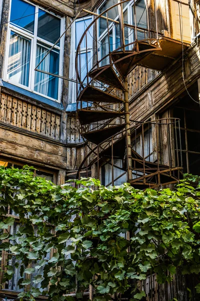 Tradiční Vyřezávání Dřevěné Balkony Tbilisi Starých Městských Domů Hlavní Město — Stock fotografie