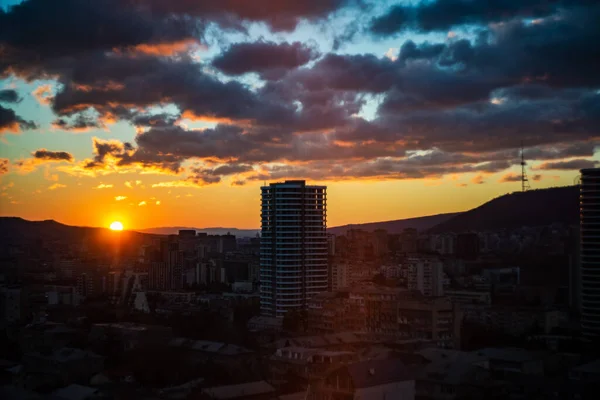 第比利斯市中心日出时分 天空壮观 — 图库照片