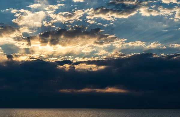 Dramatisk Solnedgång Stranden Vid Batumis Kust Vid Svarta Havet — Stockfoto