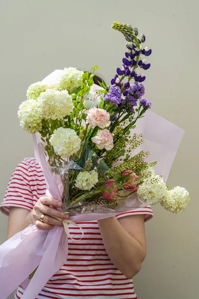 Bouquet Fleurs Printemps Comme Cadeau Pour Les Vacances — Photo