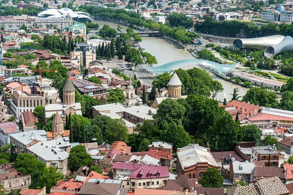 Uitzicht Oude Tbilisi Belangrijkste Attractie Kerken Vredesbrug Gemaakt Met Glas — Stockfoto