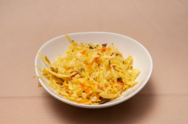 Lahana Thoran olarak bilinen enfes Asya mutfağı.