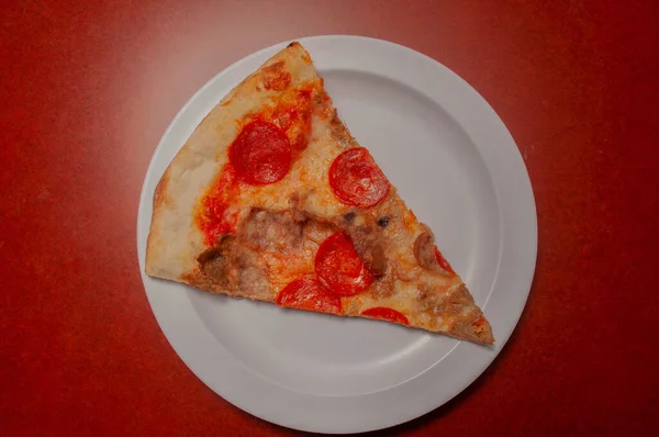 Delicioso Molho Tomate Coberto Queijo Quente Saboroso Amantes Carne Pizza — Fotografia de Stock