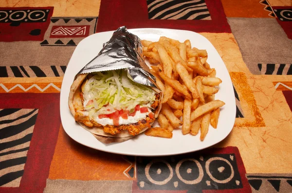 Heerlijke Griekse Keuken Bekend Als Gegrilde Kip Gyro — Stockfoto