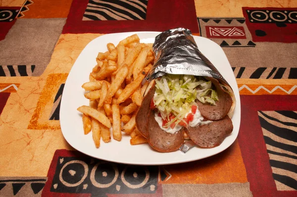 Heerlijke Griekse Keuken Bekend Als Gegrilde Biefstuk Gyro — Stockfoto