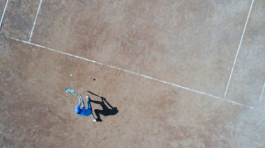 Tenis maçının yukarıdaki görüntüsü