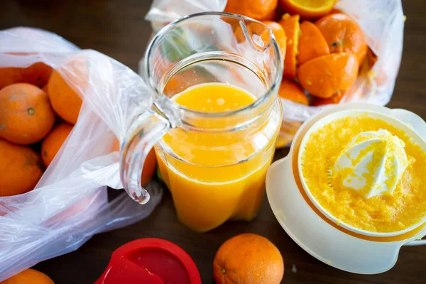 Summer Fresh Orange Fruit Getting Squeezed Kitchen — Stock Photo, Image
