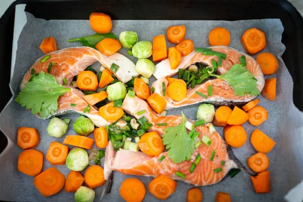 Preparing Fresh Nice Fish Kitchen Home — Stock Photo, Image