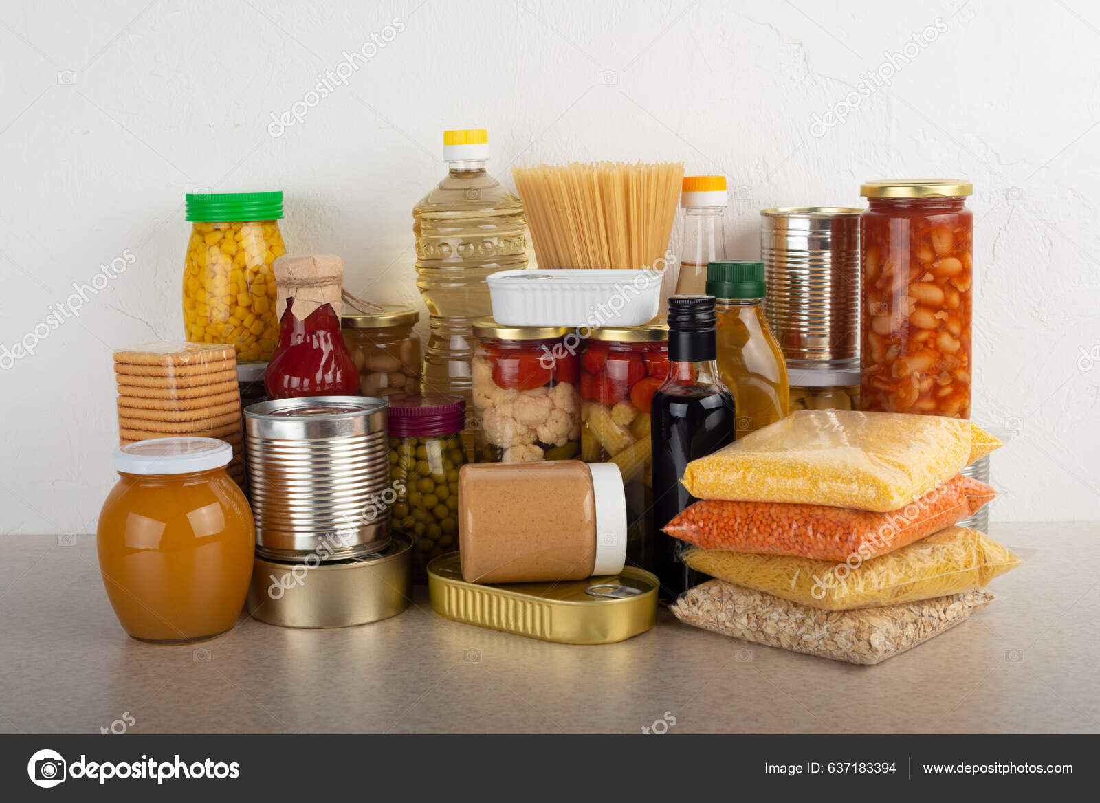 Alimentos no perecederos fotos de stock, imágenes de Alimentos no  perecederos sin royalties | Depositphotos