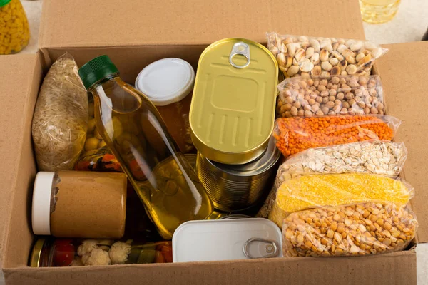 Survival Set Nonperishable Foods Carton Box 로열티 프리 스톡 이미지