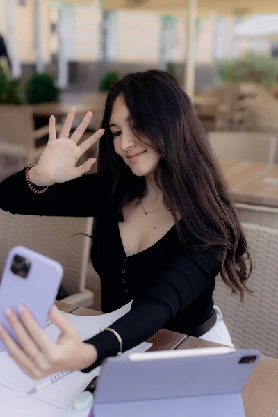 Porträtt Thai Student Flicka Tar Ett Självporträtt Med Smart Telefon — Stockfoto
