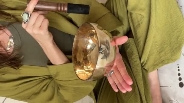 Tibetan Singing Bowl Music Meditation Hand Rotation Healing Vibration Woman — Stock Video