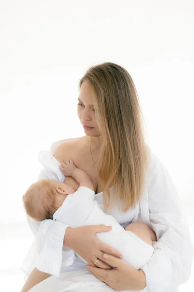 Young Woman Baby Her Arms Blonde Girl White Clothes Smiling — Stock Photo, Image