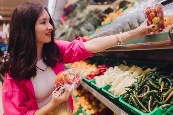 Jovem Coreana Faz Compras Sem Sacos Plástico Supermercado Vegan Zero Imagem De Stock