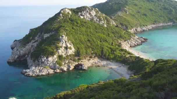 Vista Panorámica Hermosa Playa Bahía Porto Timoni Afionas Desde Mirador — Vídeo de stock