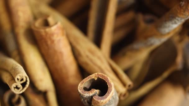 Top View Close Cinnamon Sticks Rotating Background — Vídeo de stock