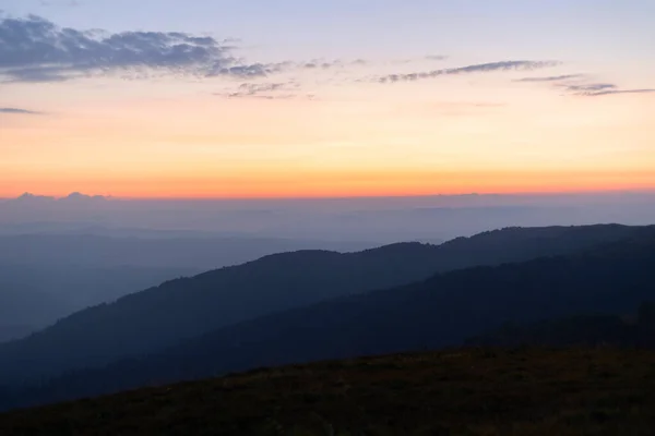 Όμορφο Ορεινό Τοπίο Στην Αυγή Στα Καρπάθια — Φωτογραφία Αρχείου