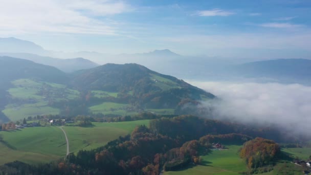 Luftaufnahme Eines Weiten Wolkenverhangenen Tals Salzkammergut Österreich — Stockvideo