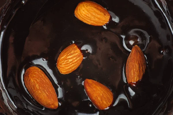 Yapımı Siyah Çikolata Badem — Stok fotoğraf