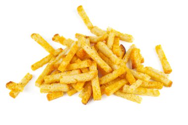 Beyaz arka planda izole edilmiş küçük tuzlu buğday ekmek kabukları yığını