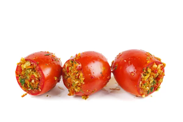 Tomates Recheados Com Legumes Isolados Sobre Fundo Branco — Fotografia de Stock