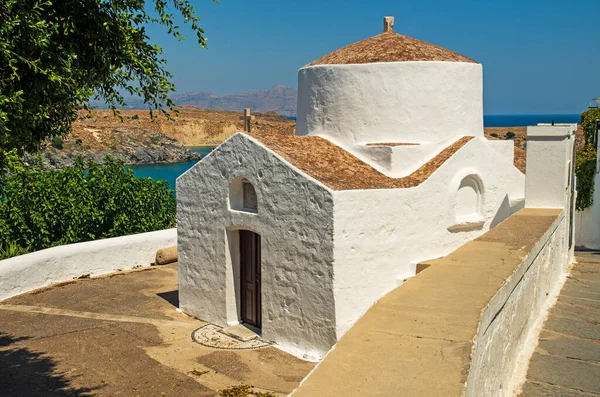 Small White Church Background Mediterranean Sea Lindos Rhodes Greece — Stock Photo, Image