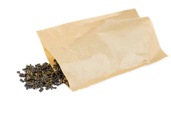 Braune Papiertasche Und Etwas Tee Der Nähe Auf Weißem Hintergrund lizenzfreie Stockfotos