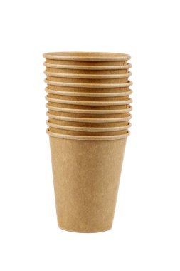 Tek kullanımlık kağıt bardak beyaz arkaplanda izole edildi