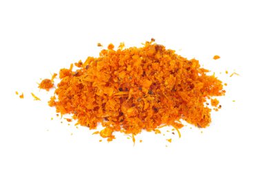 Beyaz arkaplanda izole edilmiş asafoetida (veya hing) yığını