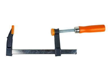 Beyaz arkaplanda kırmızı metal kelepçe izole edildi