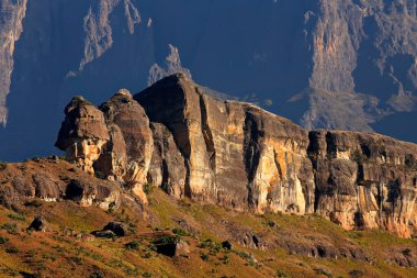 Drakensberg dağlarındaki yüksek tepeler, Kraliyet Natal Ulusal Parkı, Güney Afrika