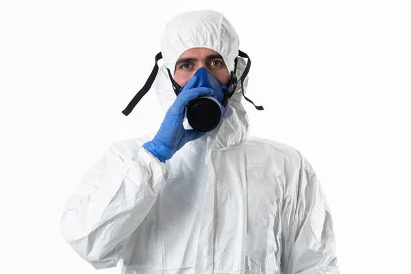 コロナウイルス2019 Ncvの世界的なパンデミック警報と白い背景を背景にした危険性の背景のために保護生物学的なスーツとマスクを着用医師 高品質の写真 — ストック写真