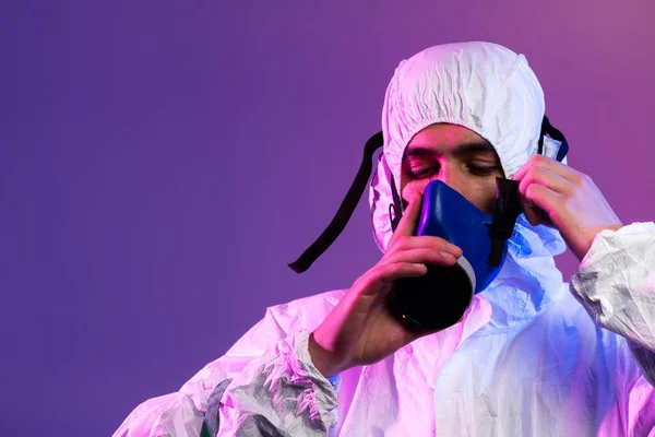 Koronawirus Covid Pandemia Lekarz Naukowiec Noszący Ochronny Kombinezon Biologiczny Maskę — Zdjęcie stockowe