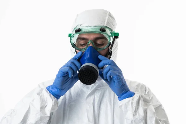 Doctor Wearing Protective Biological Suit Mask Due Coronavirus 2019 Ncov — Stock Photo, Image