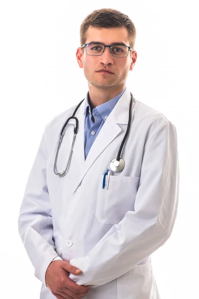 穿着白衣的英雄形象 年轻的医生面带微笑 带着听诊器 站在一家医院的白色背景下 Coronavirus Covid 19危险警报 高质量的照片 — 图库照片