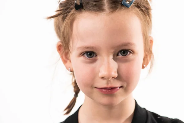 Πορτρέτο Ενός Μικρού Κοριτσιού Λευκό Φόντο Υγιή Αναπτυσσόμενα Δόντια Υψηλής — Φωτογραφία Αρχείου
