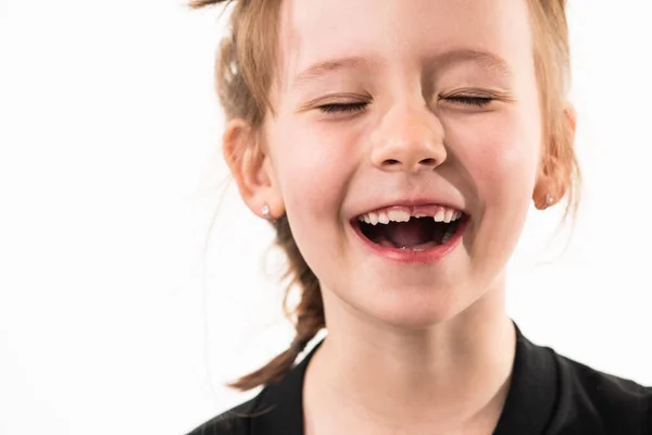 Πορτρέτο Ενός Μικρού Κοριτσιού Λευκό Φόντο Υγιή Αναπτυσσόμενα Δόντια Υψηλής — Φωτογραφία Αρχείου