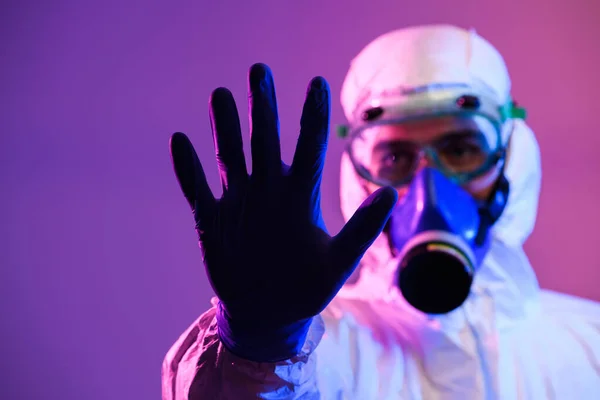 Πανδημία Του Coronavirus Covid Γιατρός Επιστήμονας Φορώντας Προστατευτική Βιολογική Στολή — Φωτογραφία Αρχείου